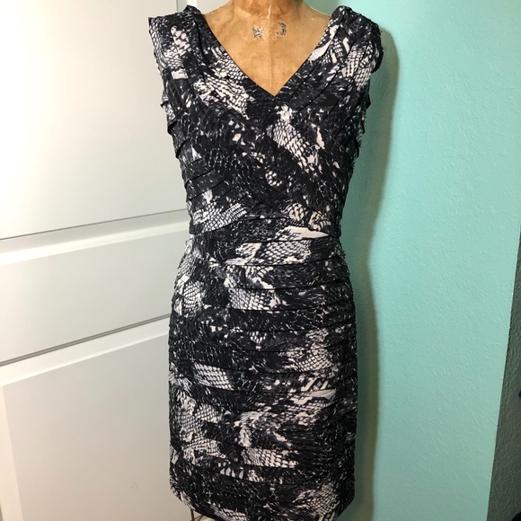 Adrianna Papell Dresses & Skirts - ADRIANNA PAPELL Snake Print Layered Dress Super Sexy Petite Size 8P